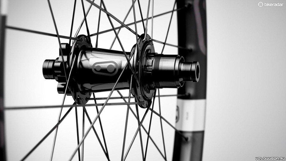 Crankbrothers в купе с Industry Nine, предлагает новые втулки Hydra на карбоновых ободах Synthesis.