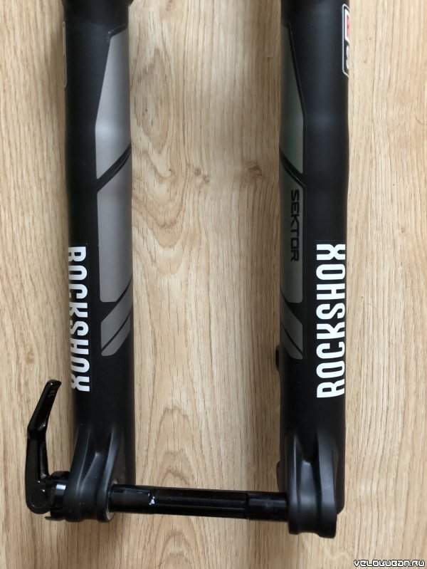 Вилка RockShox Sektor Silver TK 27,5 Solo Air 0